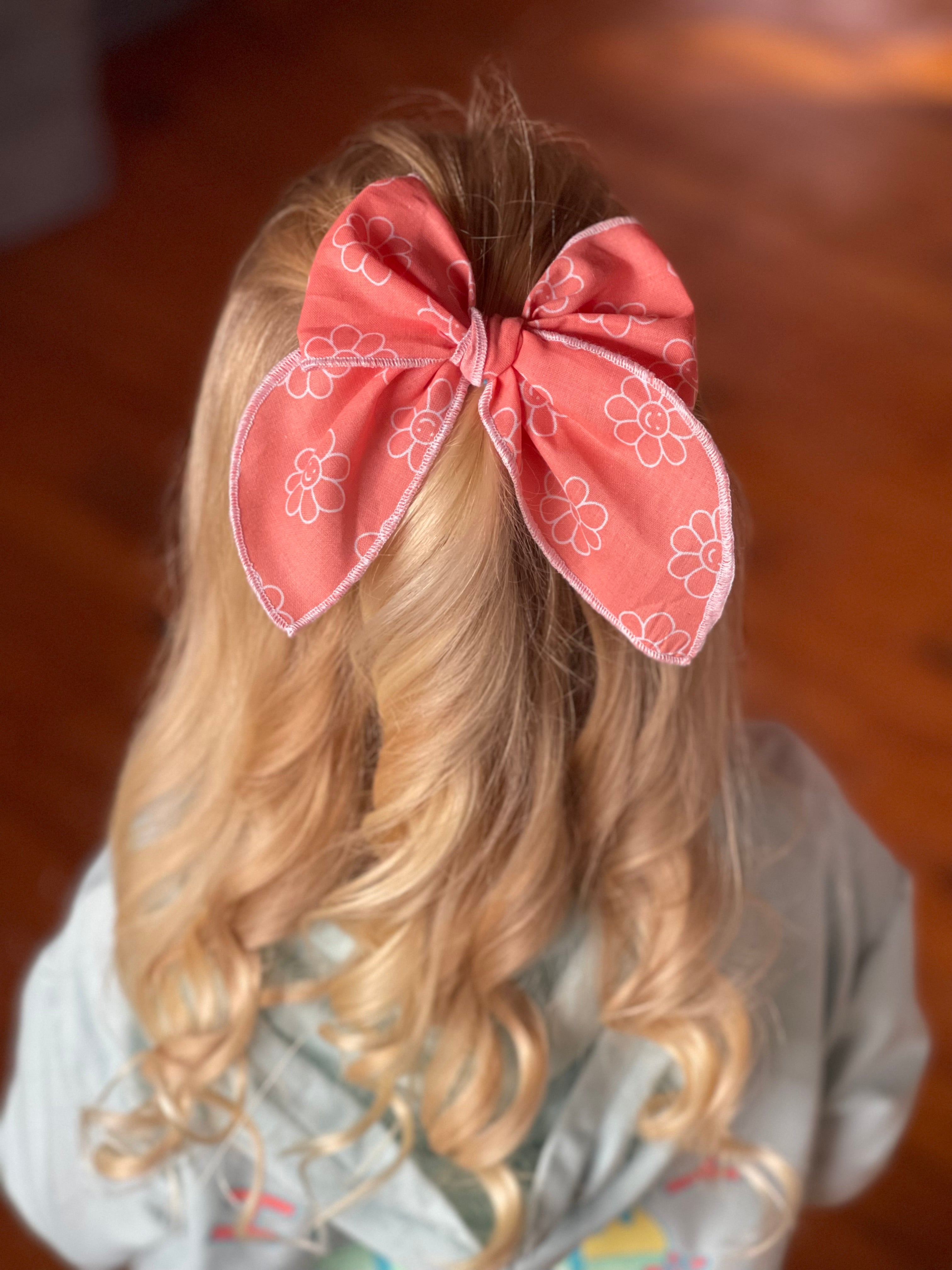 Fable Bow: Coral Flowers